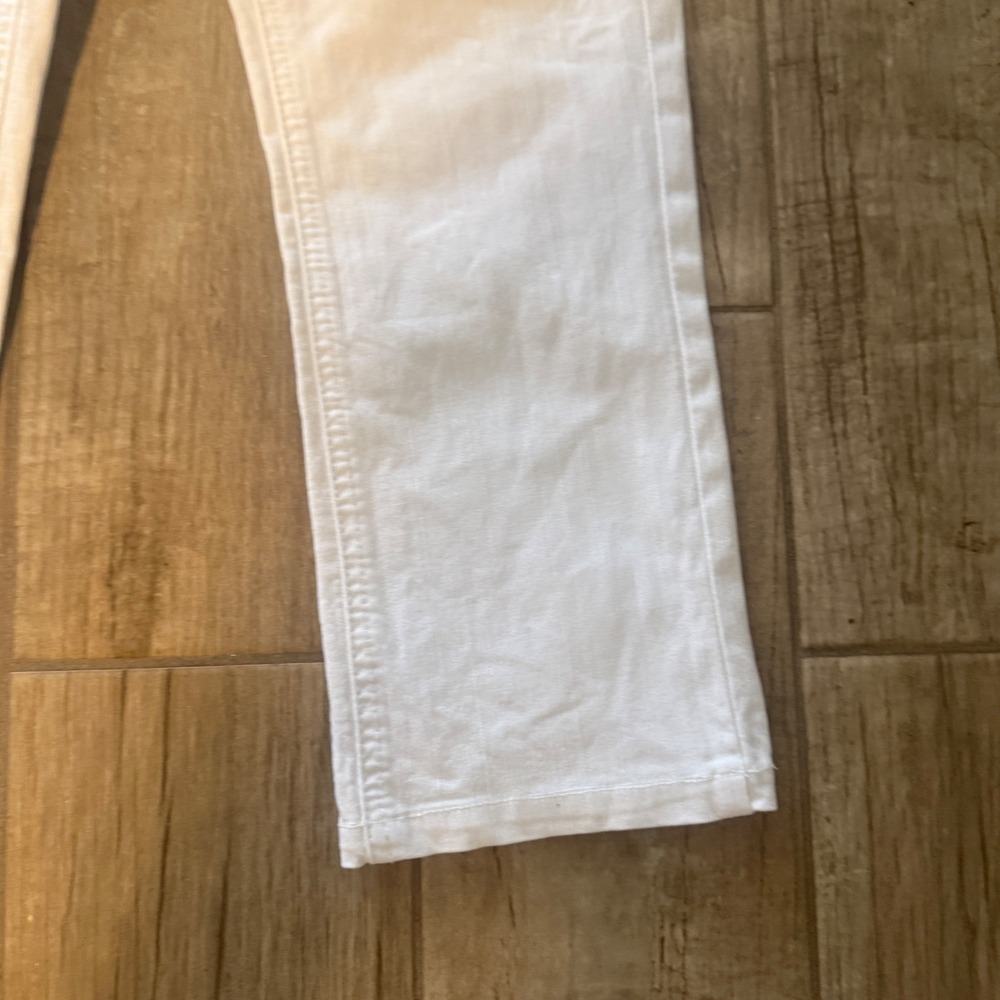 White House Black Market Cropped Jeans in White - Picture 3 of 16